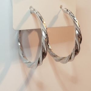 🛍️ 2/$22 Twisted Silver Hoop Earrings